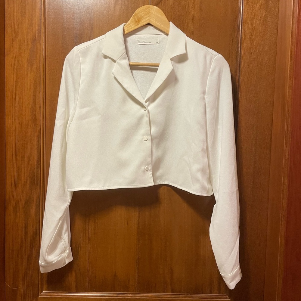 Cropped white blouse